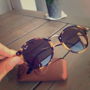 Ray-Ban Round Fleck